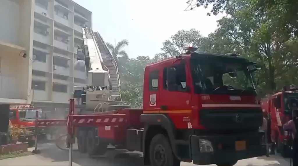 Fire Breaks Out at Education Ministry Office in Delhi’s ITO Area, Building Evacuated; No Casualties Reported