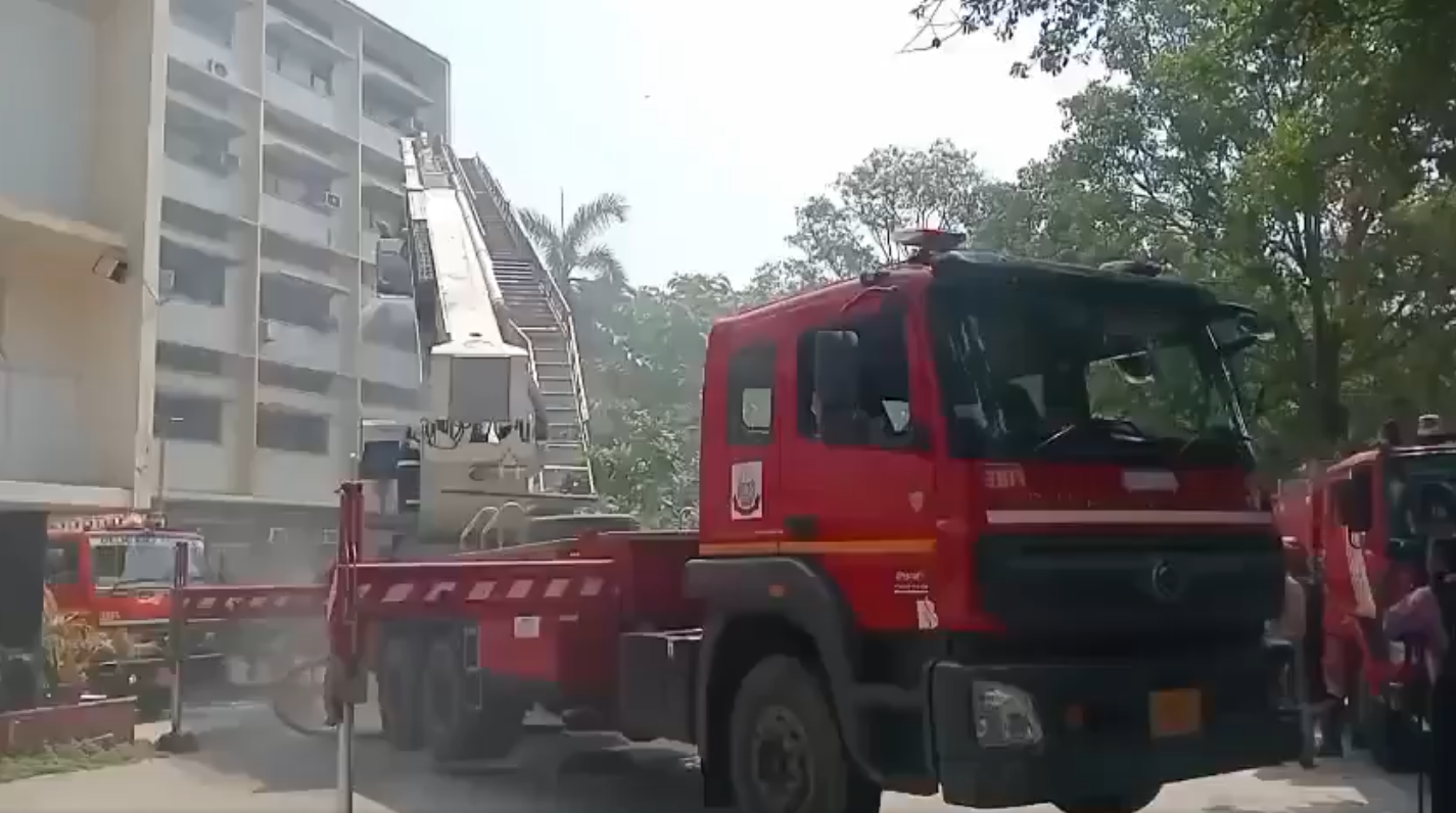 Fire Breaks Out at Education Ministry Office in Delhi’s ITO Area, Building Evacuated; No Casualties Reported
