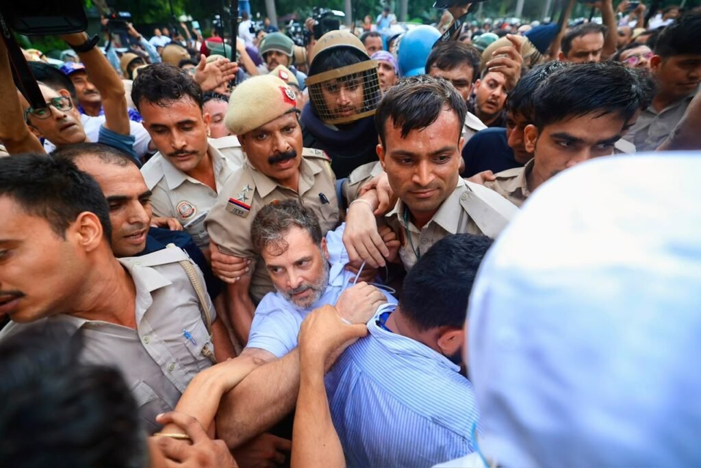Rahul Gandhi, Priyanka & Akhilesh Detained Outside PM's Residence During Student Justice Protest, Released After Hours..