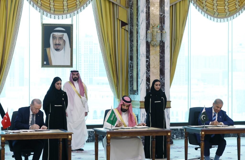 Pakistan, Saudi Arabia, and Turkey Sign Landmark Makkah Mutual Defense Pact